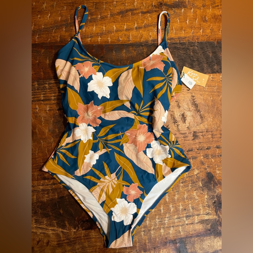☀️ NWT Kona Sola beautiful One Piece Hawaiian Style Swimsuit M